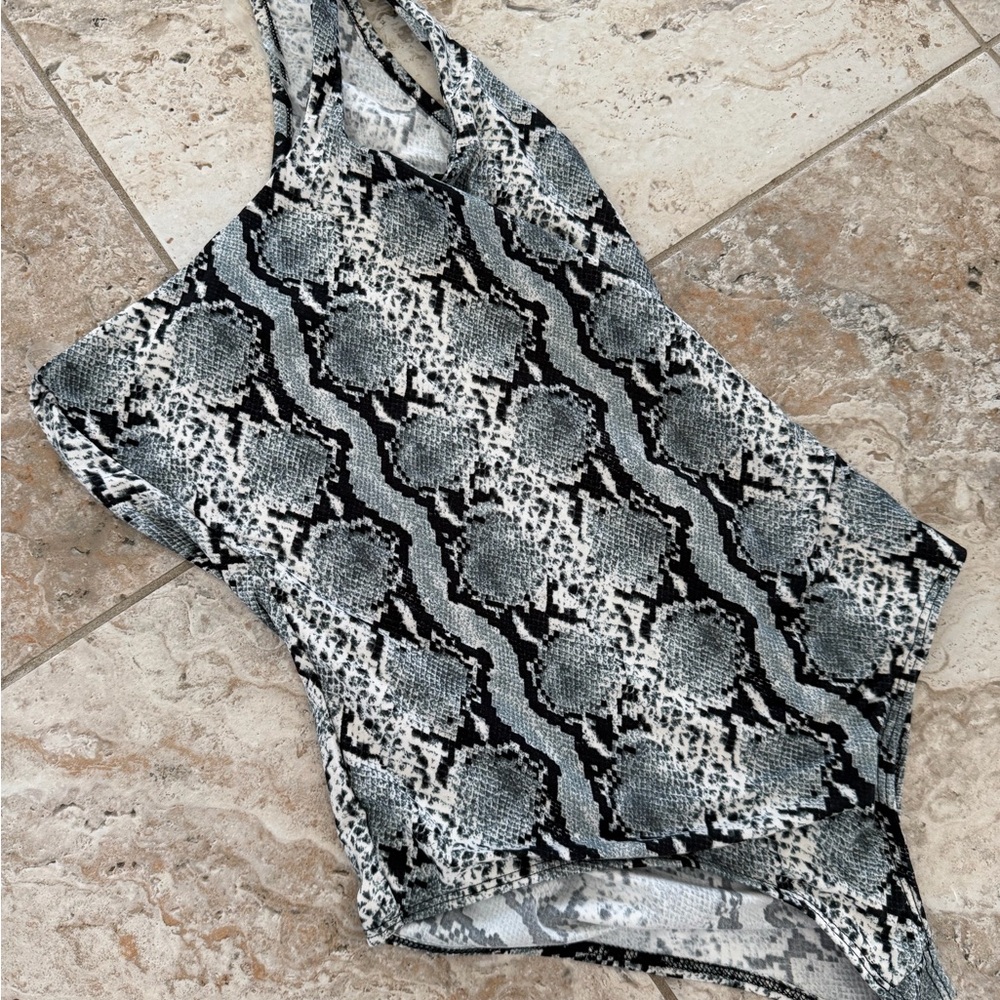 One Shoulder Gray Snake Print Bodysuit